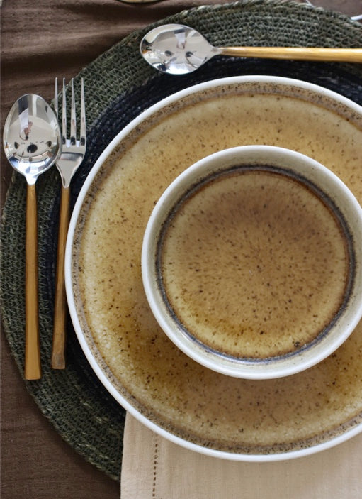 Grande assiette 27,cm en porcelaine Oggo