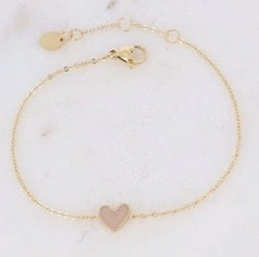 Bracelet Yssenia avec petit pendentif coeur en émail coloré