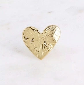 Bague gros coeur aux lignes gravées