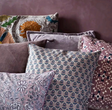 Housse de coussin mauve Madame Stoltz, Velvet cushion cover