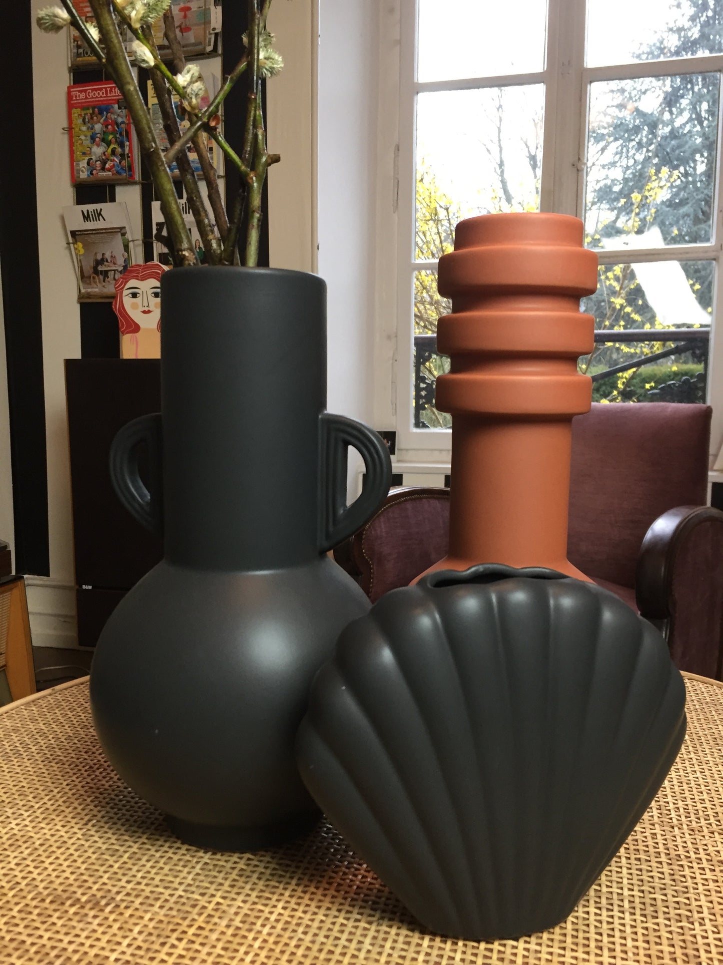 Vase noir double anse