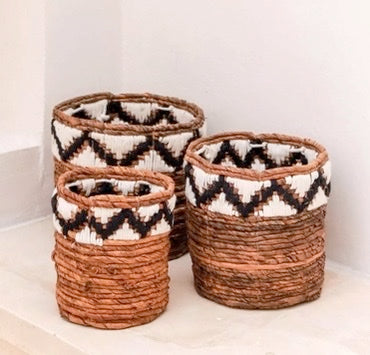 Panier en fibres de bananier avec mlacramé tressé