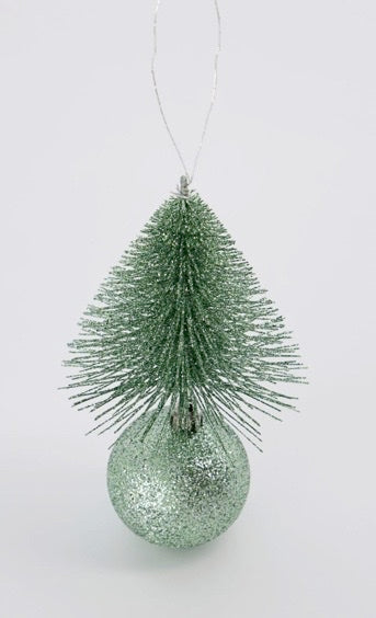 Boule de Noël et sapin House Doctor